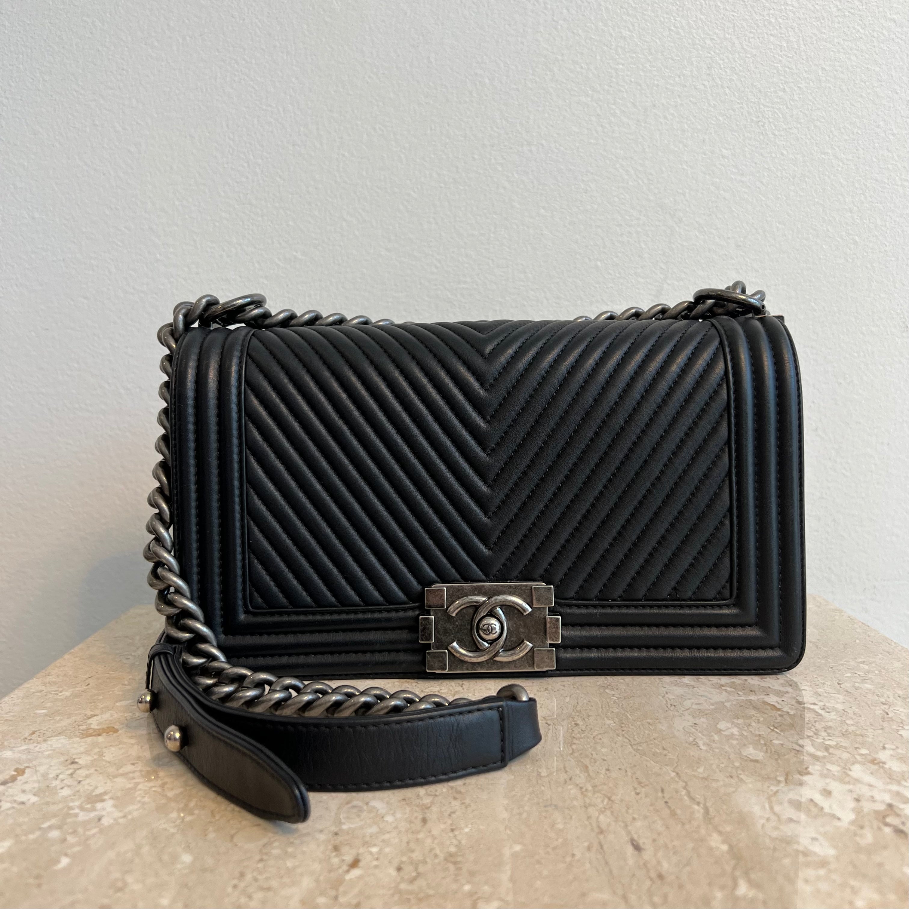 CHANEL Surpique Chevron Calfskin Classic Flap Shoulder Bag Black #39 CHANEL Surpique Chevron Calfskin Classic Flap Shoulder Bag Black